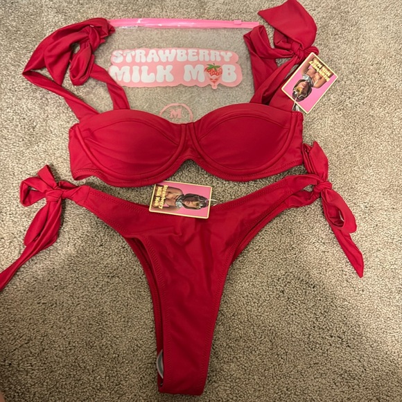 Strawberry milk bob red bikini - Picture 1 of 1